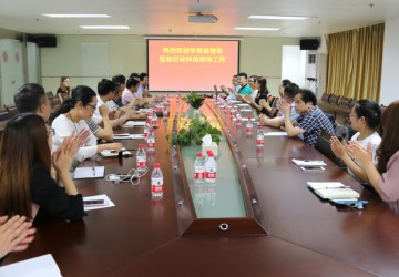 <b>政企合作情系民生 巨硅科技与华容县政府携手推进智慧医疗民生事业</b>