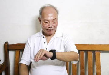 <b>政府智慧养老新政暖民心 长者力赞＂全家康平安通＂</b>