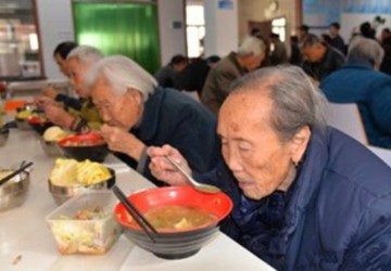 <b>广州全面深化社区居家养老服务改革 助餐点已覆盖92%街镇</b>