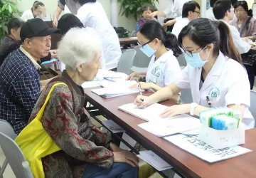 不看就亏了！广州为老年人免费发体检券！户籍、非户籍都能领 