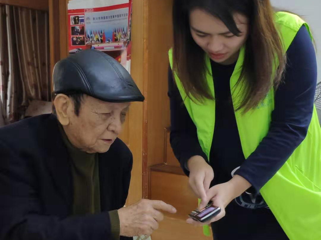 智能终端+人工服务，养老也要“赶时髦”