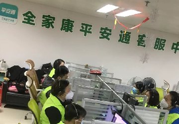 为孤寡老人上门送口罩，防控疫情，全家康平安通在行动